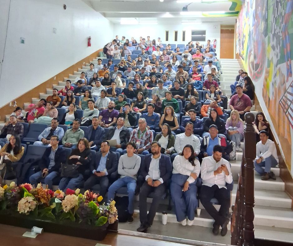 Asistentes de la Universidad Autónoma de Zacatecas a la ponencia
