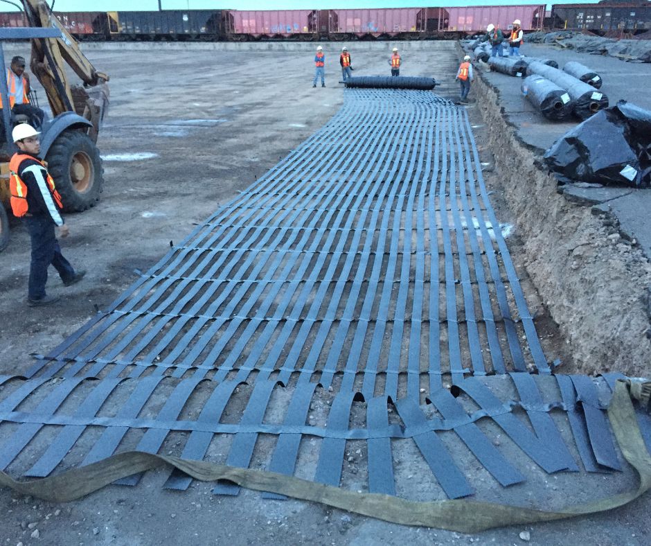 Colocación de geomallas en patio de Guaymas