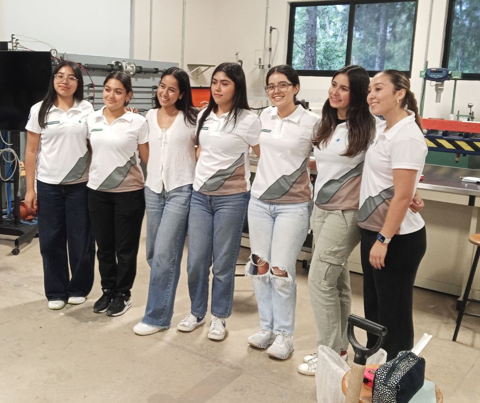 Ingenieras civiles demostraron habilidades en la construcción de un modelo de MME_9