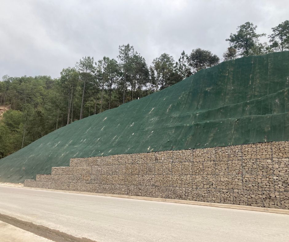 Sistemas de contención con muro de gaviones y geosintéticos