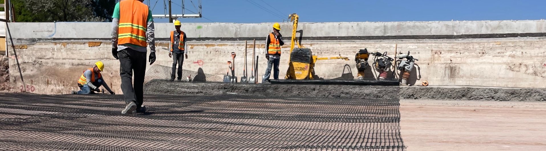 ¿Cómo influye el tipo de suelo en la selección de geosintéticos? 
