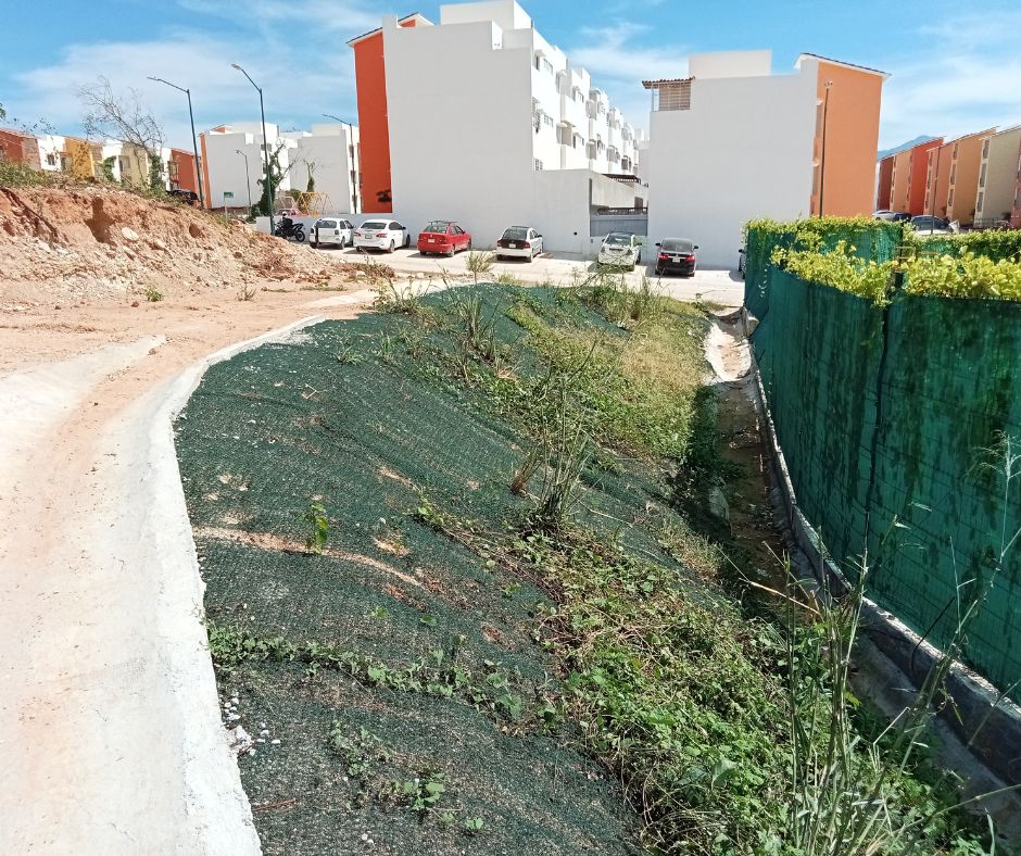 Uso de geomanta en talud del fraccionamiento Ecoterra Paraíso_Puerto Vallarta_Maccaferri