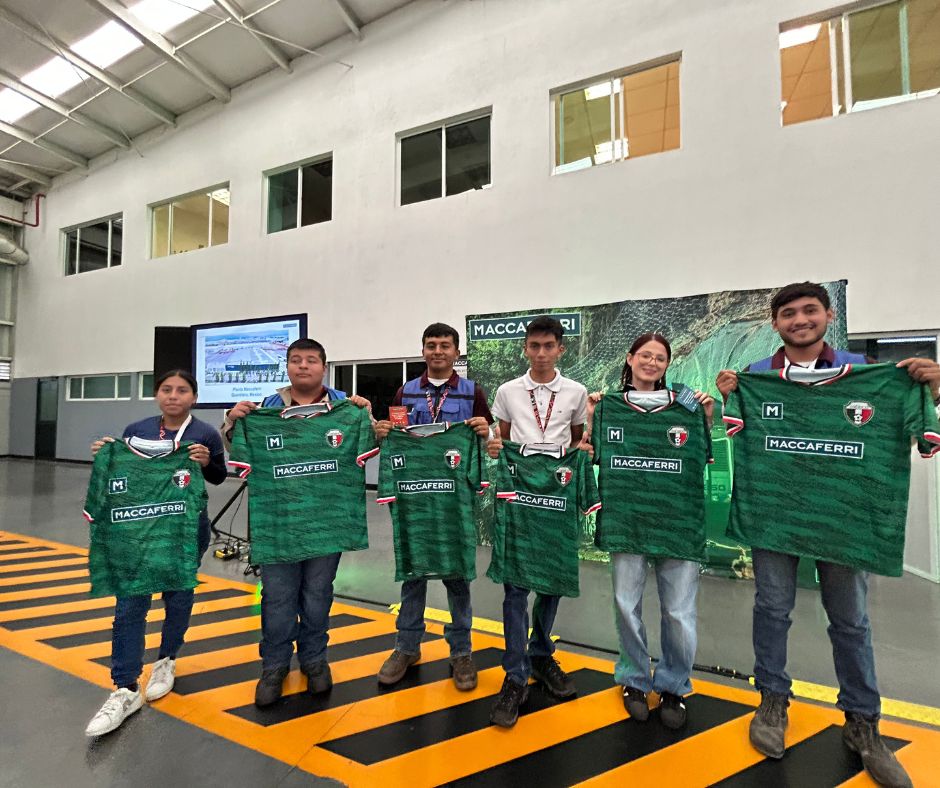 Jóvenes del congreso ALEICA en Maccaferri México