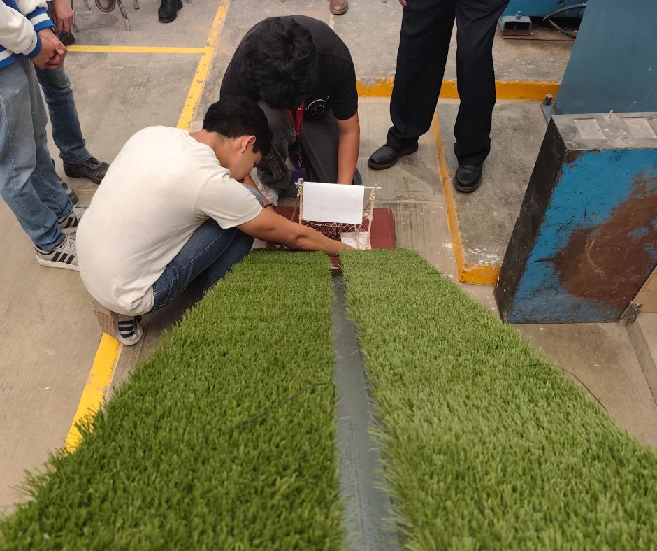 Prueba de caídos para barreras de contención a escala en la UAQ