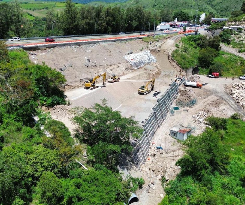 Refuerzo de talud con geosintéticos y terramesh