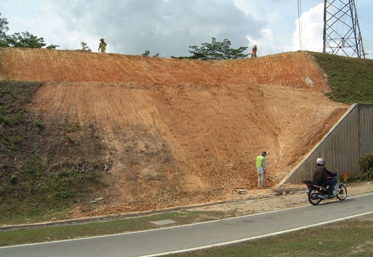 SLOPE EROSION CONTROL AT SHAH ALAM, SELANGOR, MALAYSIA