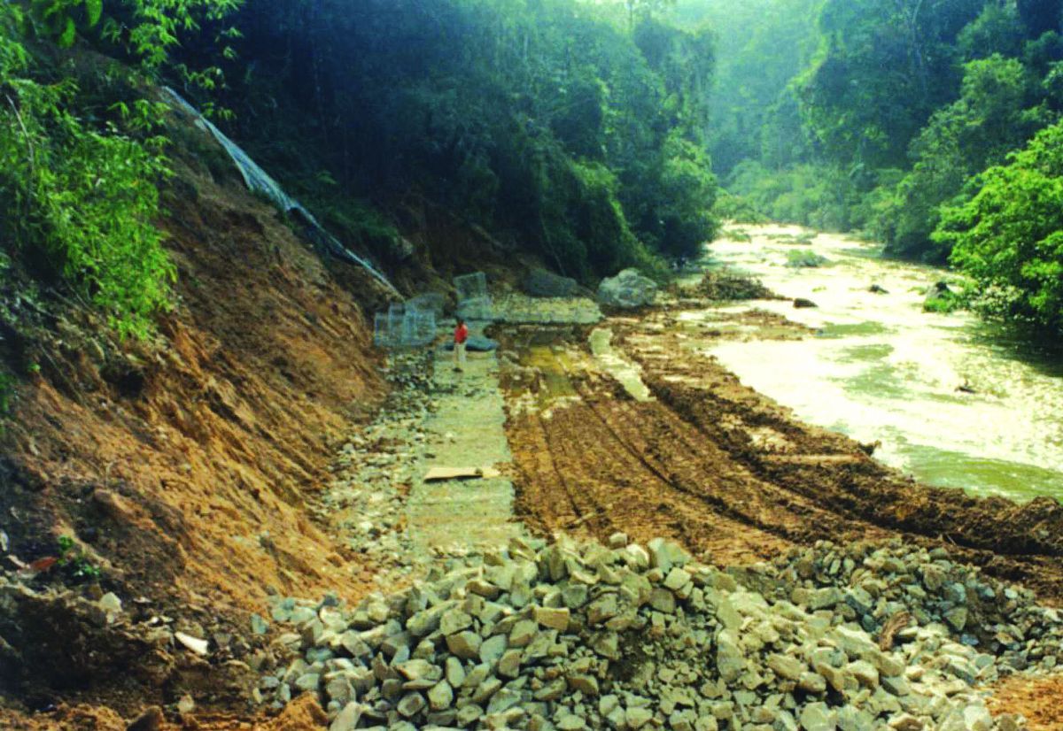 SLOPE REINSTATEMENT AT JENGKA FELDA ROAD, PAHANG, MALAYSIA