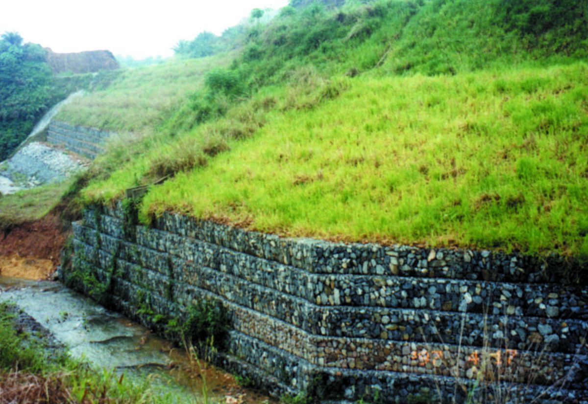 HILL SLOPE REINFORCEMENT AT KUALA KRAI, KELANTAN, MALAYSIA