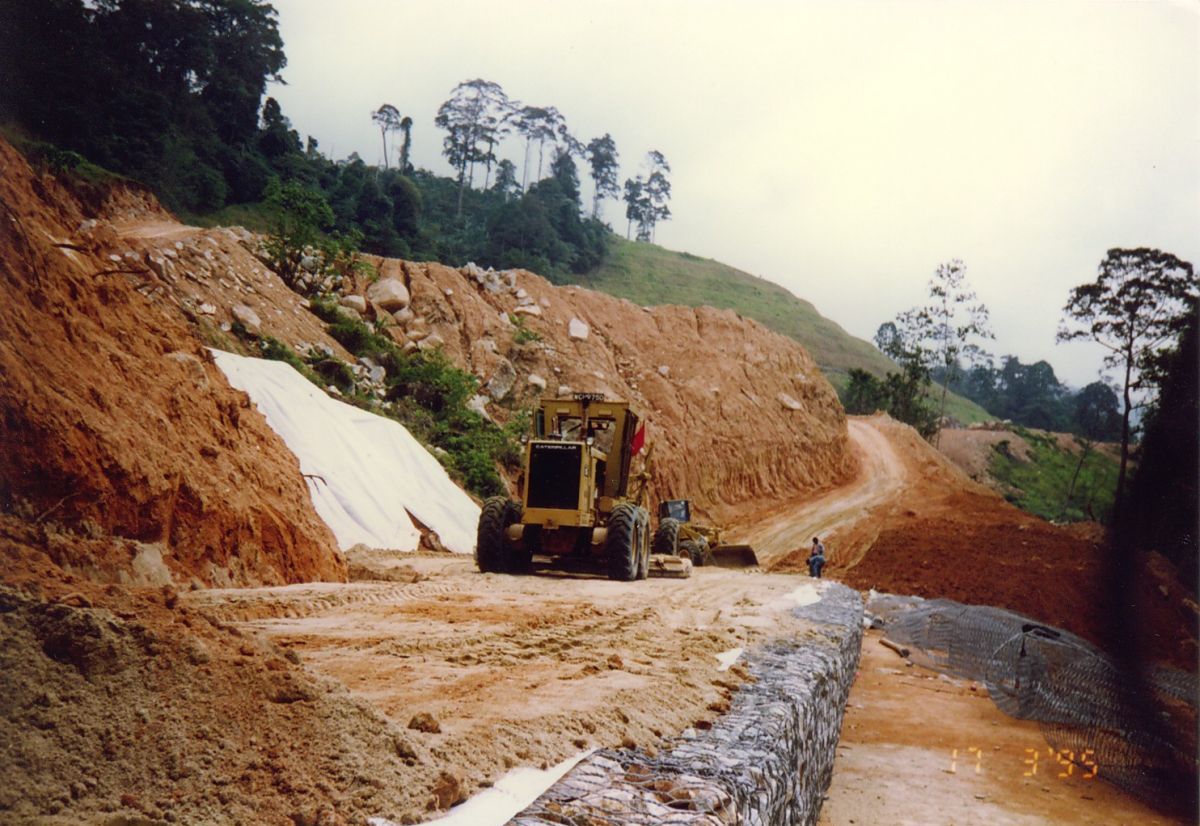 EMBANKMENT REINFORCEMENT AT PAHANG KARAK, KUALA LUMPUR