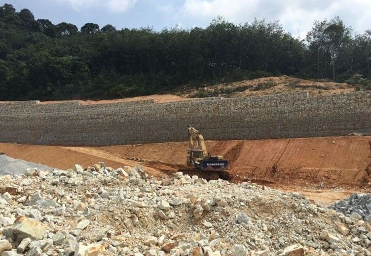 RETAINING WALL AT SRI SENDAYAN BANDAR ENSTEK, NEGERI SEMBILAN, MY