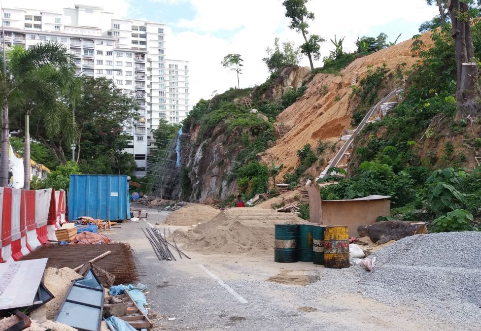 ROCKFALL MITIGATION AT TAMAN BUKIT CHERAS, KUALA LUMPUR