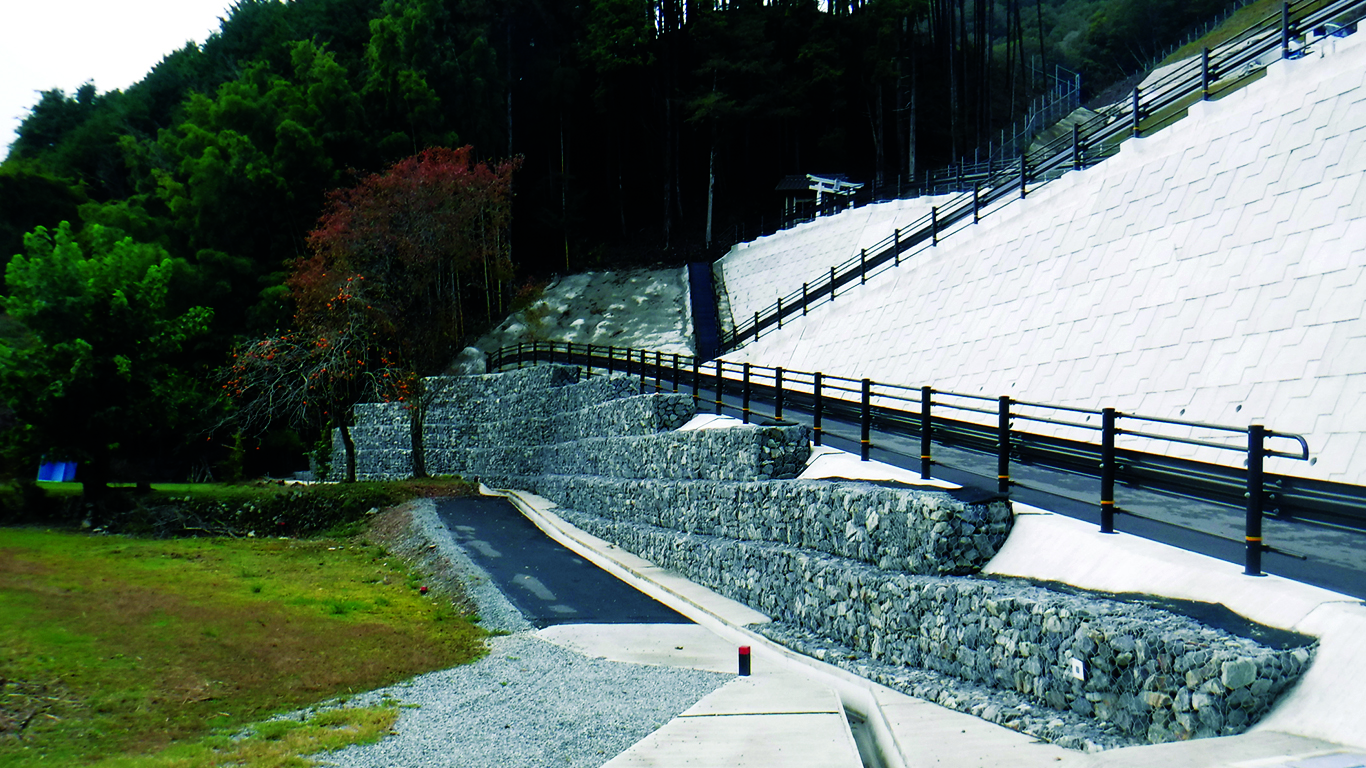 NEXCO MSE Retaining Wall for Mountain Highway Construction