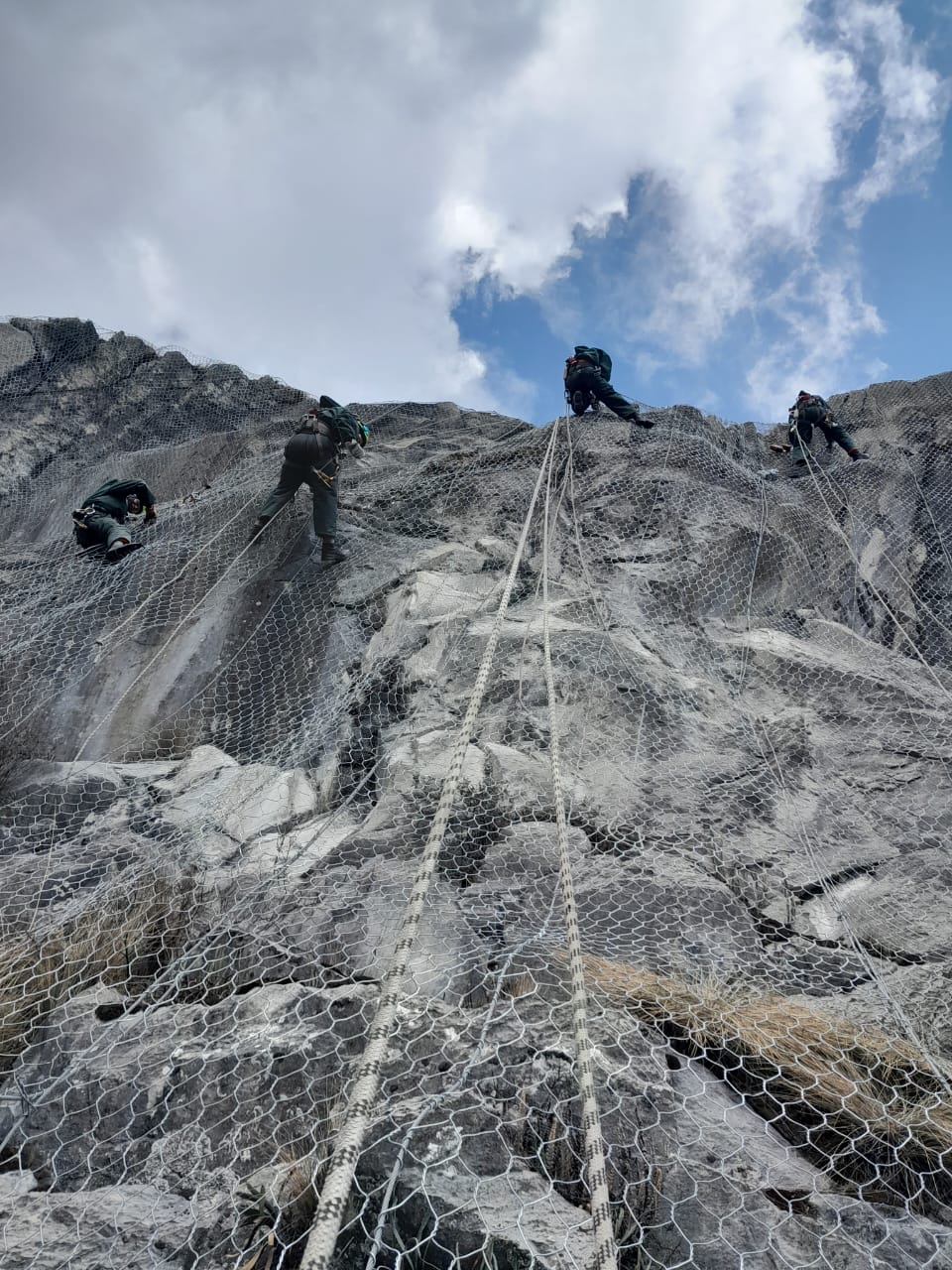 Estabilización de taludes en Quebrada Antamina
