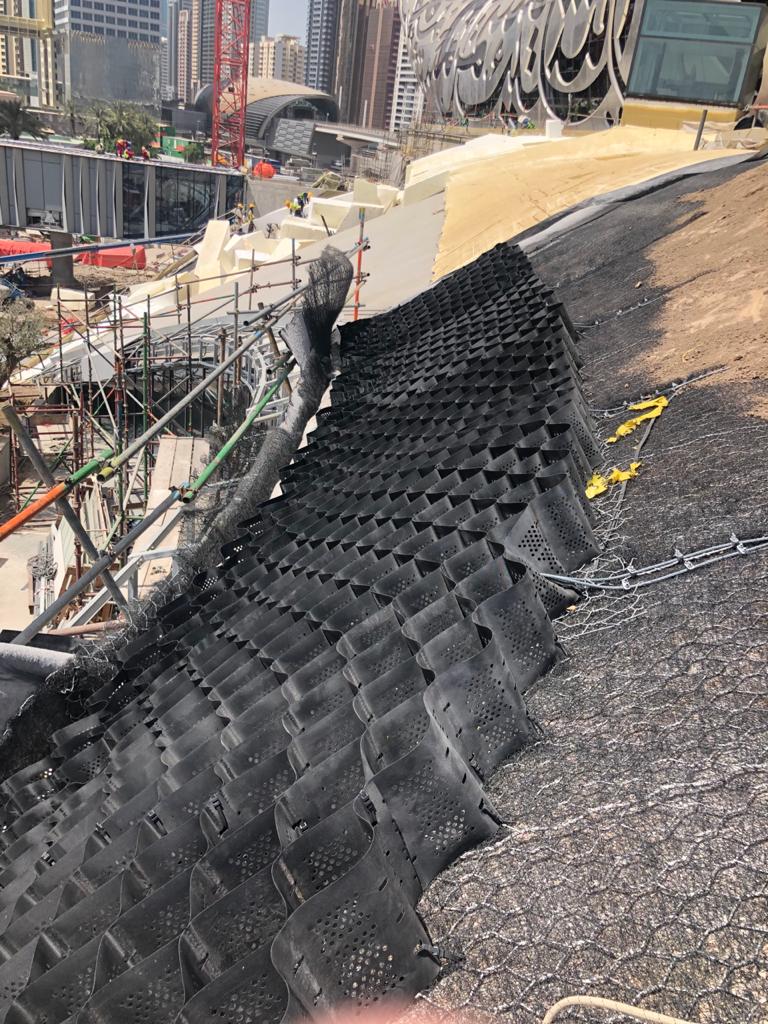 Installation details: MacWeb geocells and steel cables