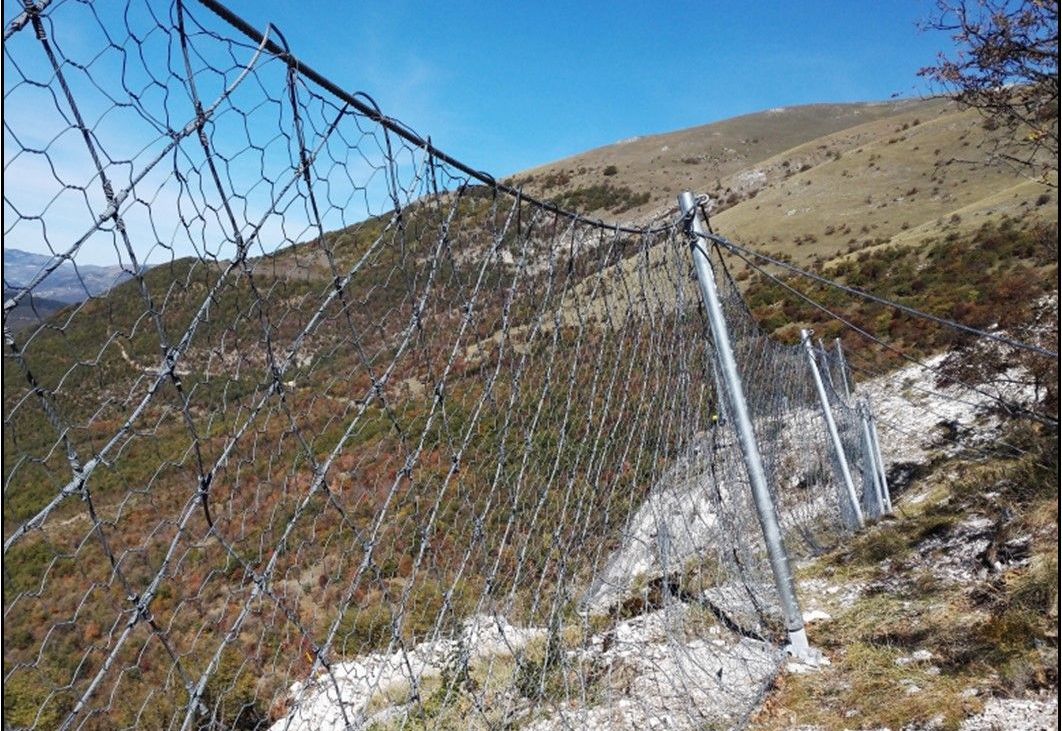 PROTEZIONE CADUTA MASSI – S.P. 477 DI CASTELLUCCIO DI NORCIA (PG)