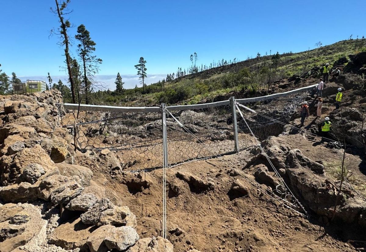 BARRERA DE PROTECCIÓN CONTRA CORRIENTES DE DETRITOS