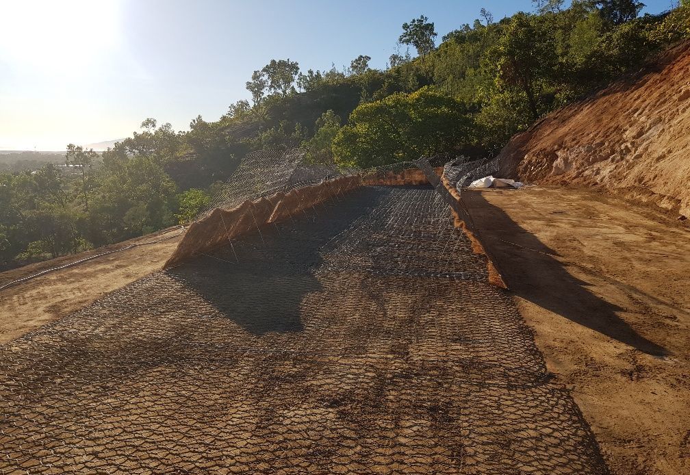 LANDSLIDE PROTECTION BARRIER AT MUELLER STREET