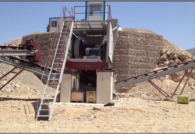 RETAINING WALL FOR THE JAW CRUSHER