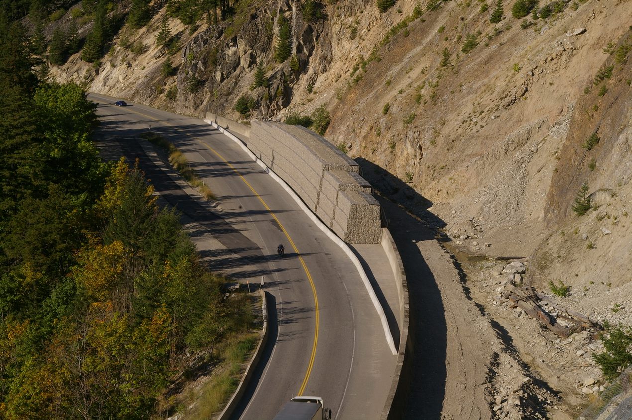 Rockfall protection embankments