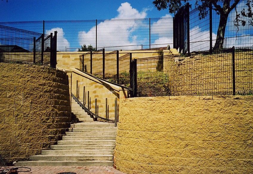 Retaining Wall For Bristol School