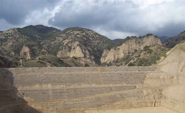 Retaining walls play a crucial role in landfill operations by supporting waste containment, preventing slope failures, and optimizing available space. Maccaferri provides engineering solutions and high-performance materials to construct flexible, durable, and cost-effective retaining structures.​